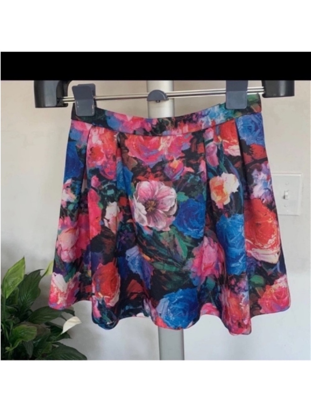 EXPRESS Floral pleated skater mini Skirt Sz S Pink Red Blue